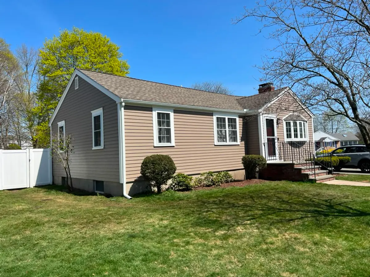 Three-quarter view of a completed siding and window project in Woburn, MA